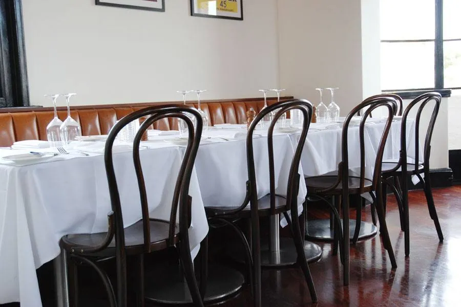 Pub Hotel: The Light Brigade / La Scala